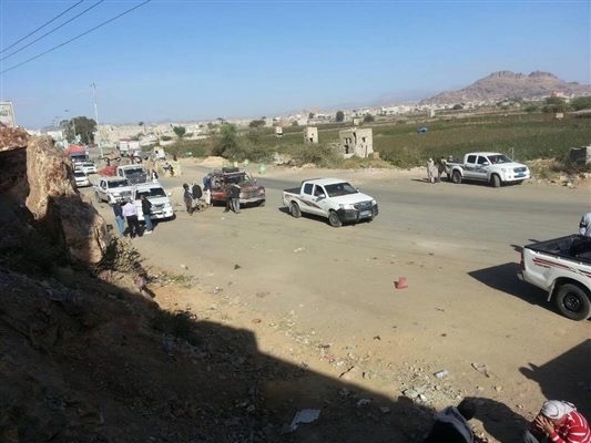 نقطة «أبو هاشم» الحوثية تمنع موظفي صافر من المرور الى مأرب لليوم الثاني