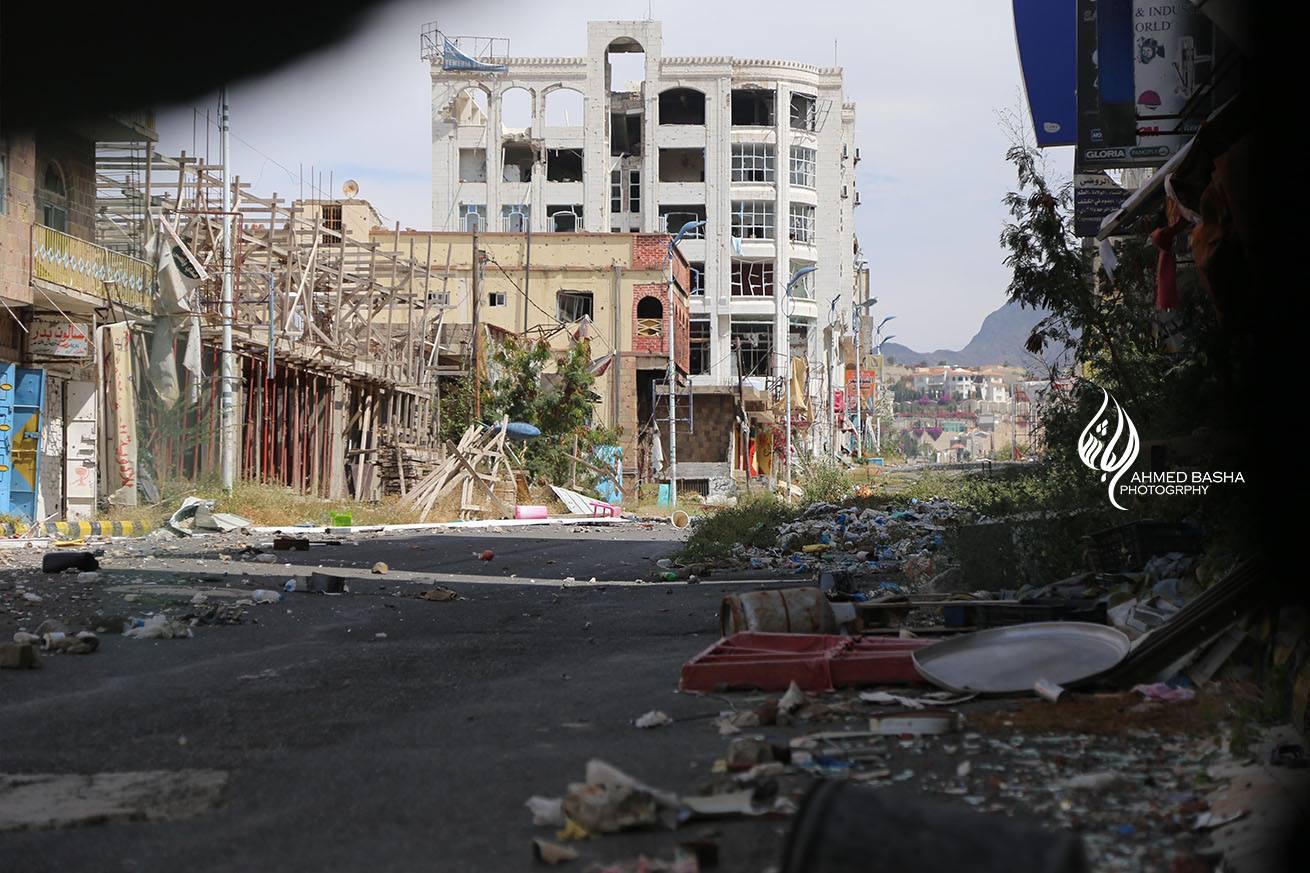 اثار الدمار في الاحياء التي هاجمتها مليشيا الحوثي بتعز