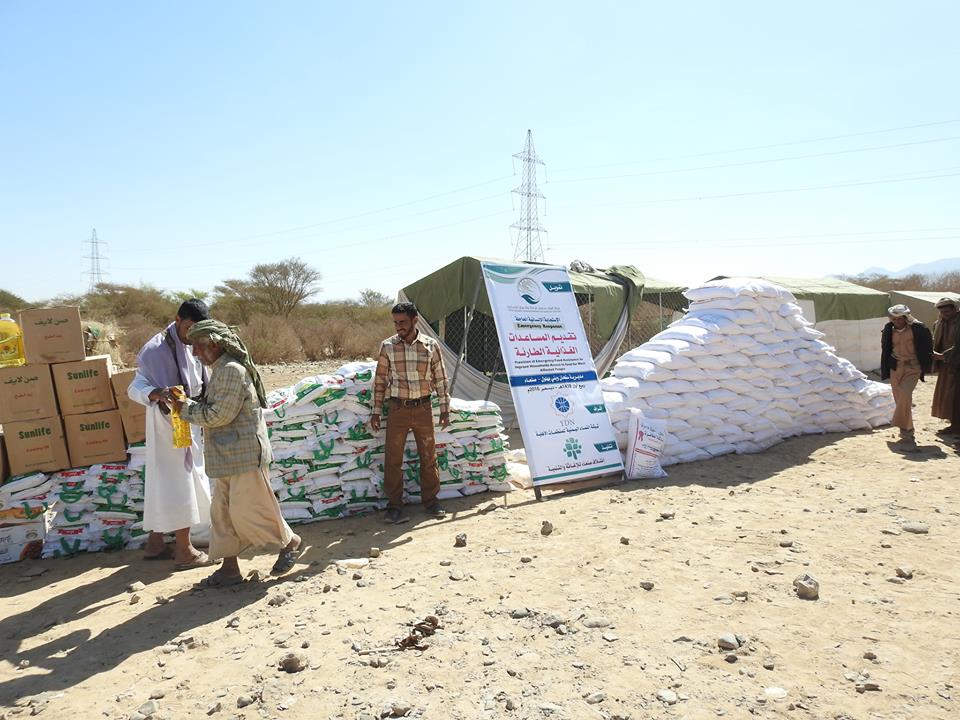 ائتلاف صنعاء للإغاثة يختتم المرحلة الأولى من توزيع المساعدات الغذائية للنازحين بتمويل من مركز الملك سلمان