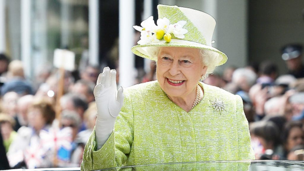 الملكة إليزابيث تطلب مديراً لحسابها على تويتر براتب 30 ألف جنيه استرليني سنوياً