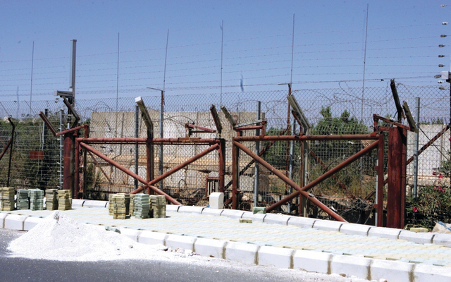 إسرائيل تبدأ بناء جدار فاصل مع لبنان اليوم