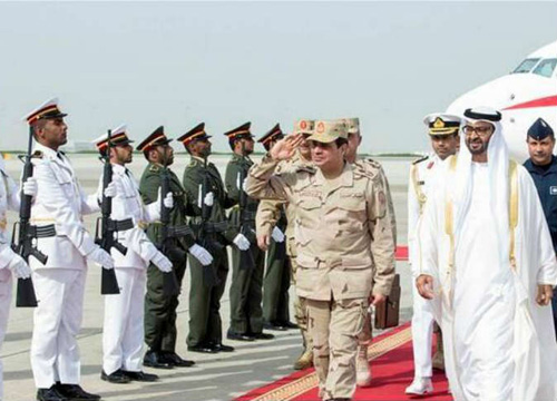 المشير السيسي يدشن حملته الانتخابية بزيارة الإمارات في ظل أزمة خليجية سببتها مصر (صور)