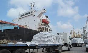 مساعدات جديدة باكثر من 100 مليون دولار.. وشحنة كبيرة من القمح لمليوني شخص تصل اليمن