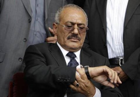 «صالح» يبدأ الانقلاب على الحوثيين ويأمر بانسحاب قوات الحرس من المخا (تفاصيل)