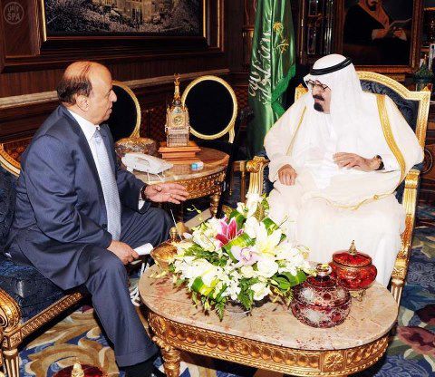 الرئيس هادي يطلب رسمياً من ملك السعودية مراعاة العلاقات بين البلدين واتخاذ معالجات لا تضر باليمنيين