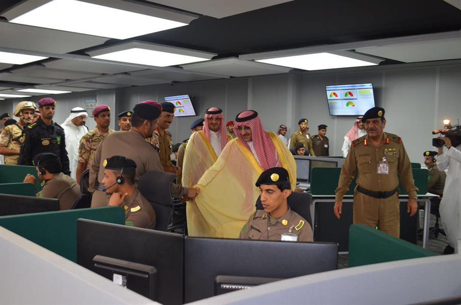 بالصور.. ولي العهد السعودي داخل مركز العمليات الأمنية الموحدة بمكة