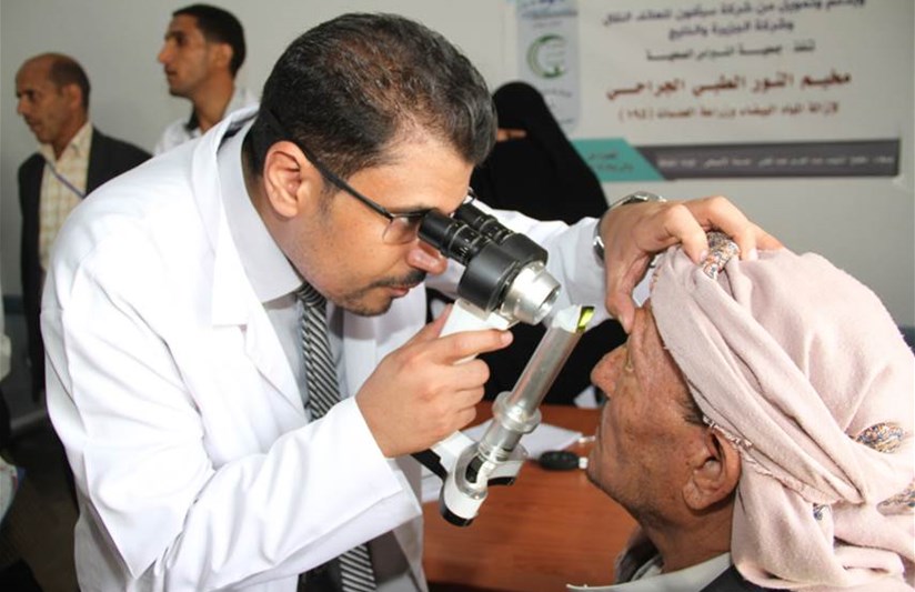 برعاية سعودية.. عمليات جراحية لمرضى العيون في اليمن