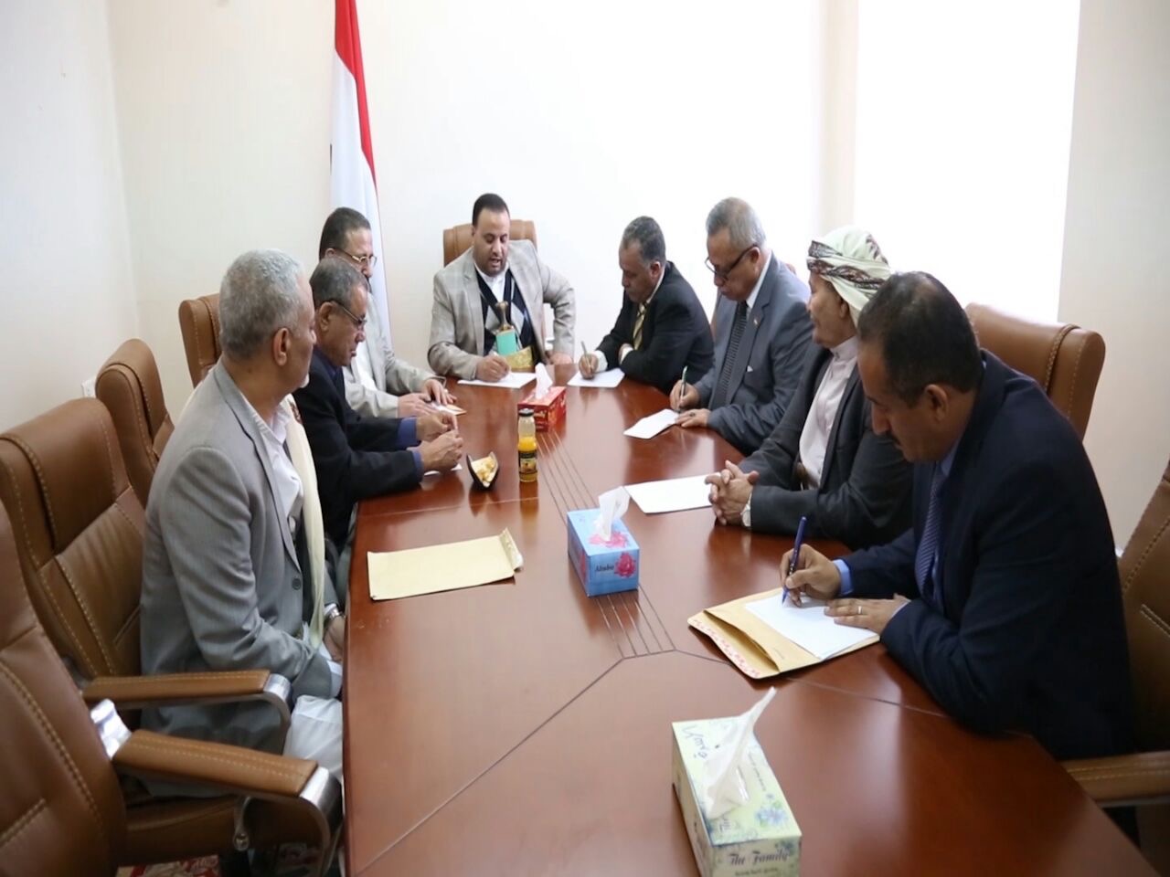 اجتماع لمجلس الحوثي وصالح يقر بقاء الحكومة في انعقاد دائم ويمهلها اسبوع لمعالجة ازمة النفط