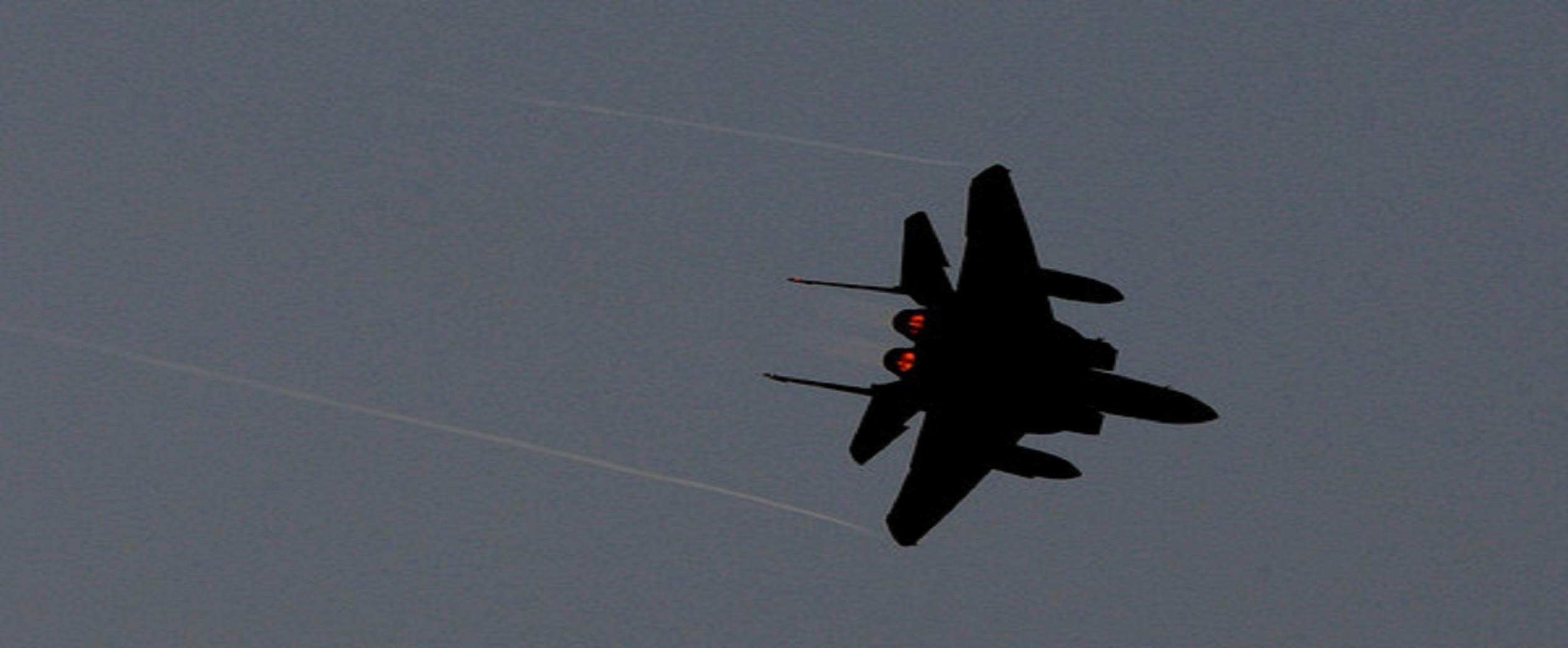 طيران التحالف يقصف تعزيزات للانقلابيين في رازح بصعدة