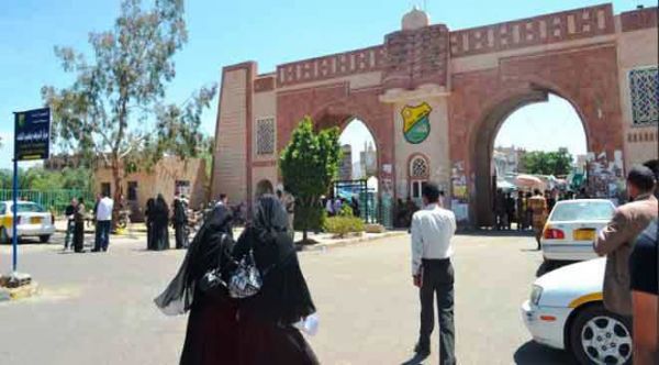 طلاب جامعة صنعاء يشكون مضايقات الحوثيين لهم بحجة «الاختلاط»