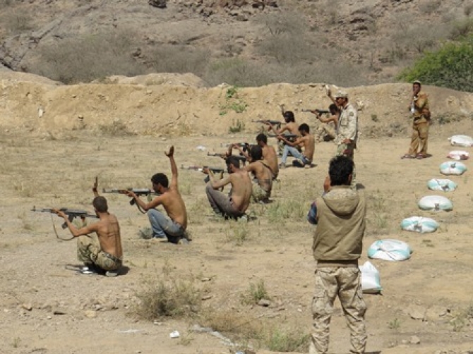 عشرات المجندين يفرون من معسكر تدريبي للحوثيين بالحديدة