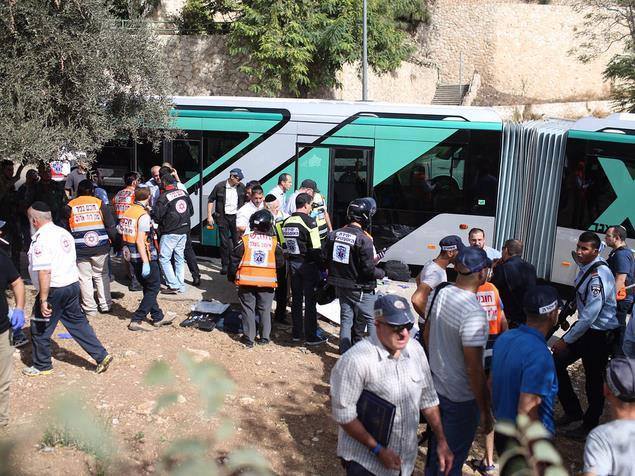 مقتل إسرائيليين  في هجمات بالسلاح الأبيض في القدس وتل أبيب