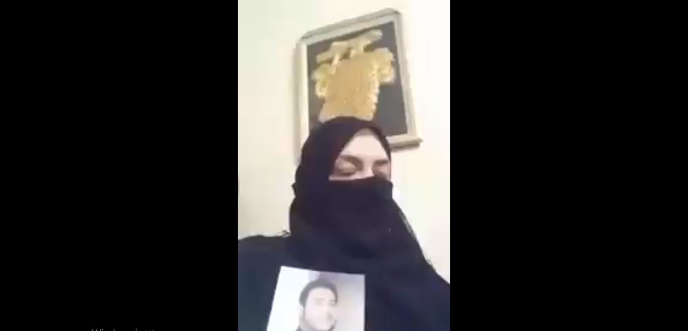 والدة الطالب الفلسطيني «موئل محمد» تناشد الحوثيين أن يفرجوا عن ابنها المعتقل من 3سنوات بلا تهمة