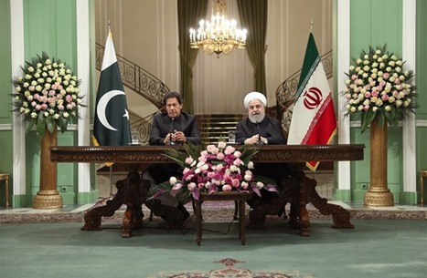 روحاني ورئيس الوزراء الباكستاني 