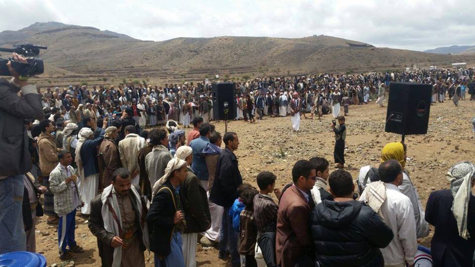 جماعة الحوثي تقاوم الإنهيار بدعوة القبائل المحيطة بصنعاء إلى النفير العام لمواجهة الشرعية (صور)