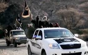 عناصر من تنظيم القاعدة في احد المناطق الجبلية المجهولة باليمن