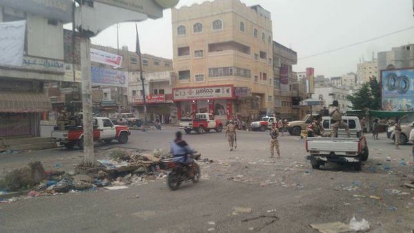 انتشار لعناصر الشرطة العسكرية في احد شوارع مدينة تعز