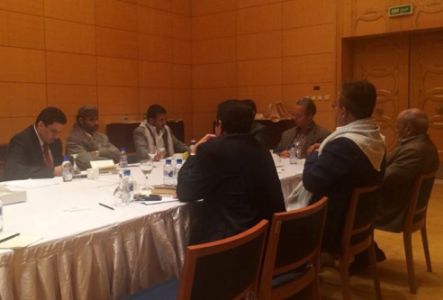 صورة من جلسة مباحثات بين الحوثيين والجانب الحكومي