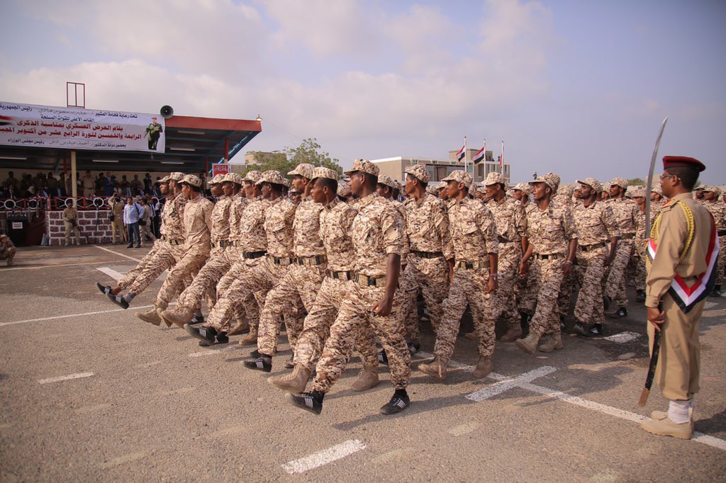 الحكومة تشهد عرض عسكري في الكلية العسكرية بالعاصمة عدن بمناسبة ذكرى ثورة 14 أكتوبر