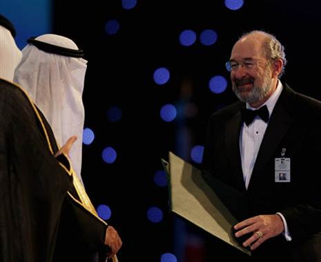 منح جائزة نوبل العربية لأول مرة بروفيسور يهودي