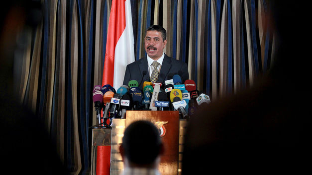 نائب رئيس الجمهورية يؤكد على استمرار الضربات الجوية ضد الميليشيات الحوثية