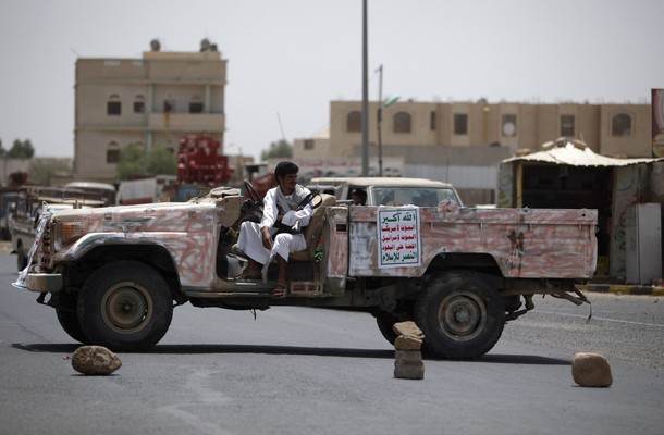 قيادات سياسية في حركة الحوثي تنقل أسرها إلى صعدة