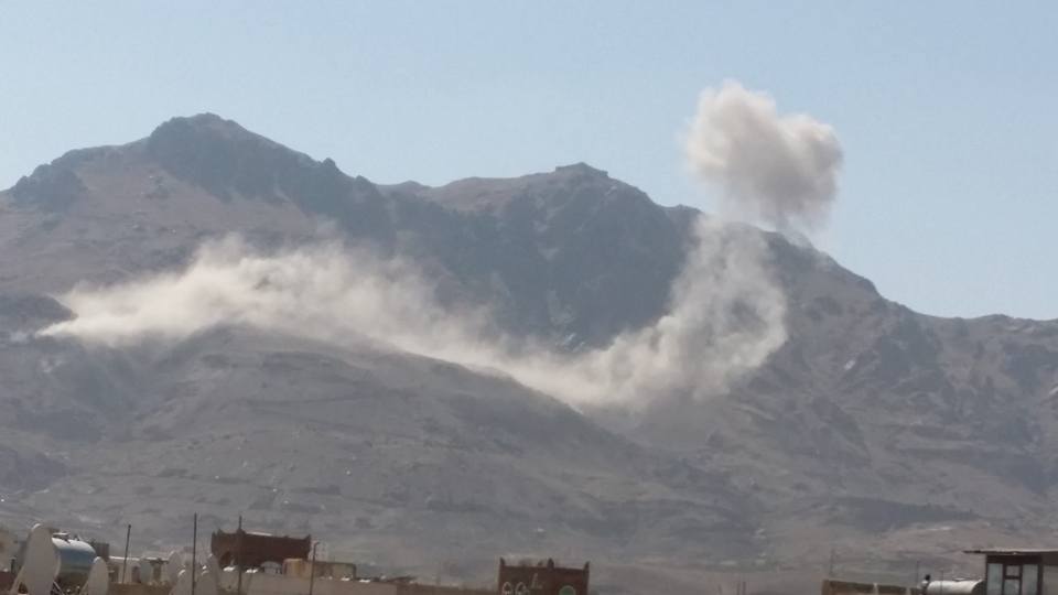 طيران التحالف يعاود قصف جبل نقم بالعاصمة صنعاء