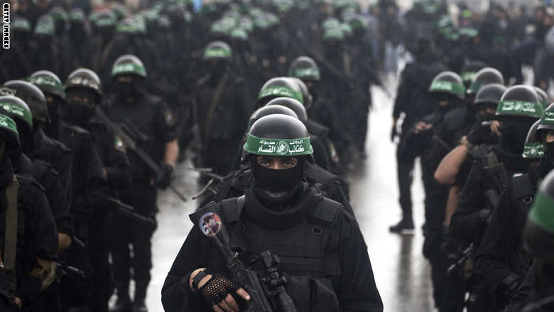بالصور.. حركة حماس تقدم عرضا عسكريا وتستعرض «الطائرات» بقطاع غزة