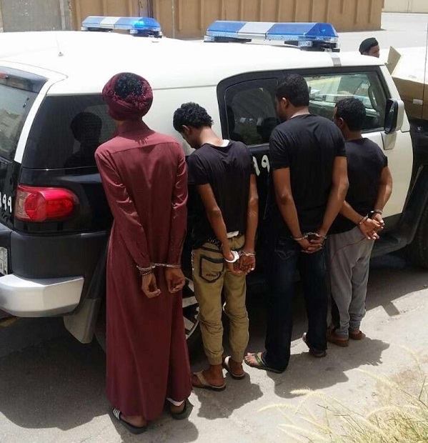 الإطاحة بسبعة يمنيين في الرياض.. والسلطات السعودية تكشف ما كانوا يقومون به