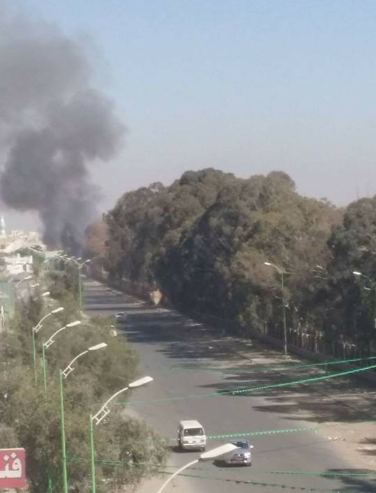 انفجار مخزن أسلحة لمليشيا الحوثي داخل حديقة الثورة بصنعاء
