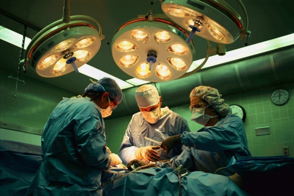لأول مرة ..الحوثيون يفرضون ضرائب على العمليات الجراحية في صنعاء (وثيقة)