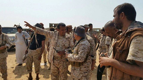 اللواء القميري والمستشار العسكري يزوران ميناء ميدي والمواقع المحررة بمحافظة حجة (صور)