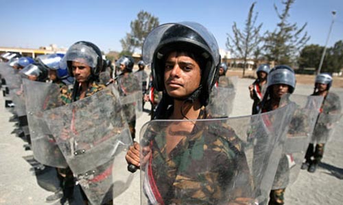 خطة أمنية مشددة لإحكام السيطرة الأمنية على صنعاء والرئاسة تنفرد باستيفاء قوائم ممثلي الفصائل