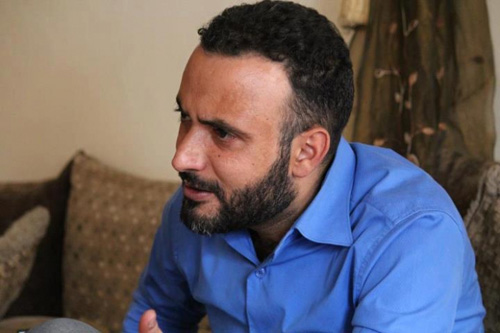 كاتب يمني «شهير» يهاجم الرئيس: هادي رئيس «سفيه» لا يستحق التأييد، بل يستحق الحجر عليه