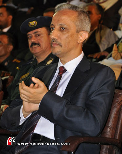 محافظ تعز «شوقي أحمد هائل» يصل صنعاء ويعود إلى تعز لممارسة مهامه كمحافظ