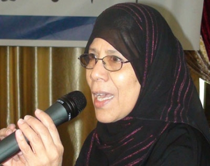حورية مشهور وزيرة حقوق الإنسان اليمنية تناشد العالم نجدة المصريي