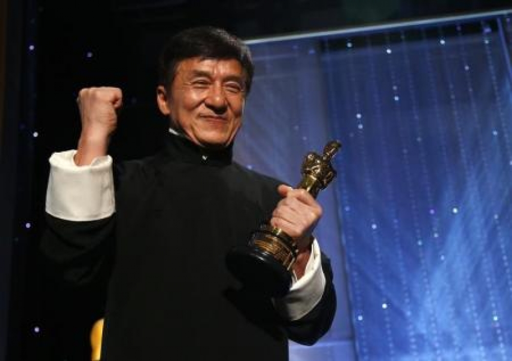 بعد خمسة عقود و200 فيلم.. جاكي شان يفوز «أخيرا» بأوسكار