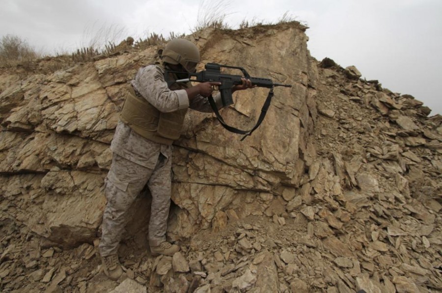 جندي سعودي يواجه رصاص الحوثيين وهو «يكبر» قبل مقتله