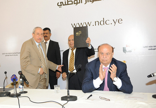 يمن برس ينشر نص مسودة الدستور الجديد