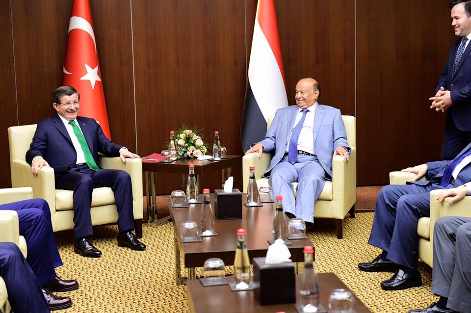 الرئيس هادي يلتقي رئيس الوزراء التركي في أنقرة