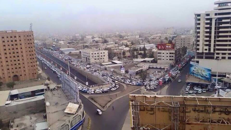 الحوثيون تسببو بأزمة مشتقات نفطية في العاصمة صنعاء