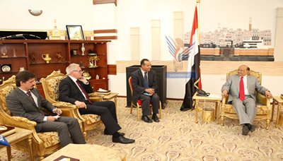 الرئيس هادي يتعهد بمزيد من الرعاية للاستثمارات الغربية في اليمن 
