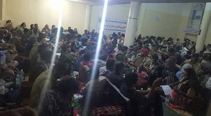 الحوثيون يحولون أحد مساجد الضالع إلى مقر لتناول القات (صور)