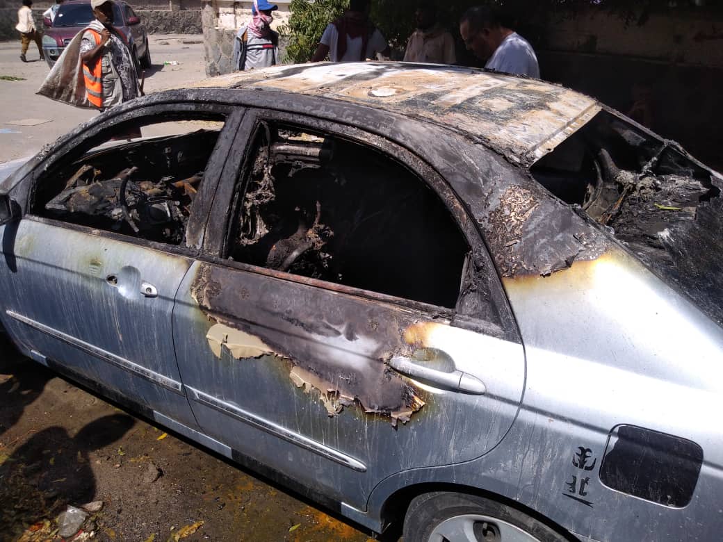 سيارة المواطن علي هشكة بعد قتله في عدن