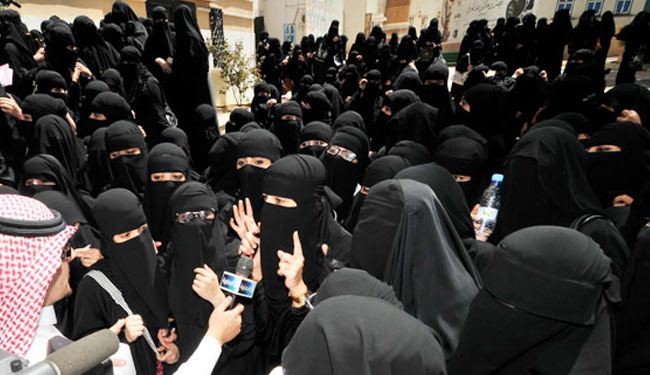 جامعيات سعوديات يشعلن مواقع التواصل الاجتماعي بسبب «نتيجة استفتاء»