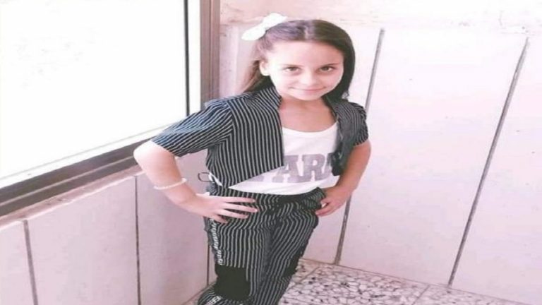 وحش بشري يقطع لسان الطفلة لجين ويحرق جسدها في العاصمة صنعاء