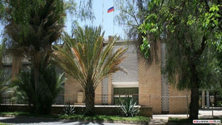 السفارة الروسية في صنعاء تنفي وصول شحنة أسلحة روسية إلى ميناء الحديدة