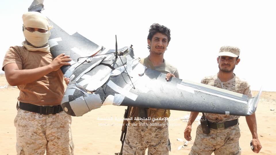الجيش الوطني يُسقط طائرة مسيرة للحوثيين في جبهة ميدي (صور)