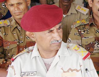 اغتيال قائد المنطقة الجنوبية في الجيش اليمني بهجوم انتحاري أمام منزله بعدن