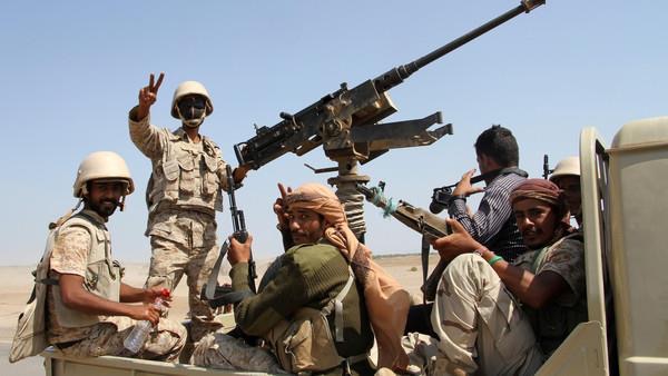 معارك شديدة وتقدم للجيش والمقاومة في المخا وسط انهيار لمليشيا الحوثيين أمام غارات التحالف